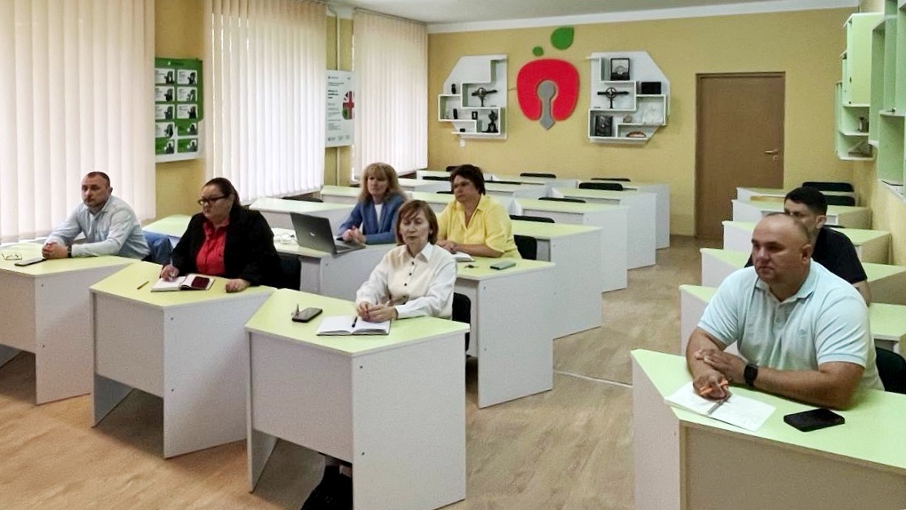 Учасники засідання НМК